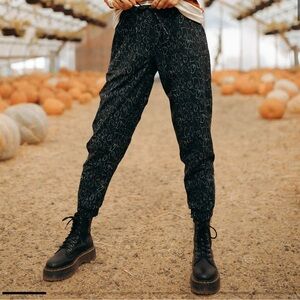 Albion Black White Outlined Ghosts Spooky Jetsetters Zip Details Jogger Pants S